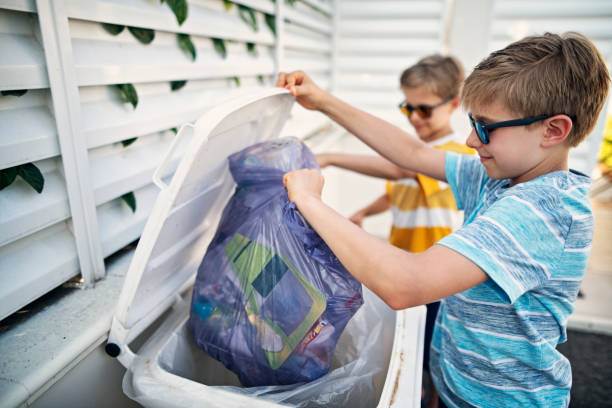 Best Yard Waste Removal  in Solon, IA